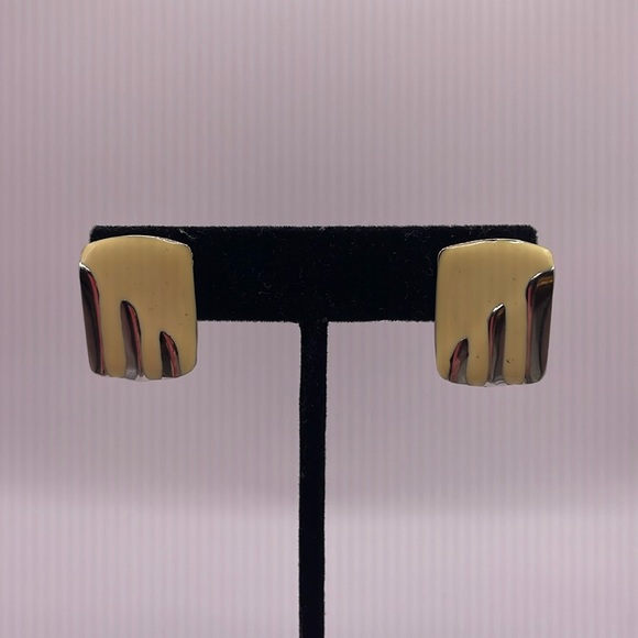 Vintage Metal Beige Silver Tone Stud Statement Earrings - Picture 2 of 3